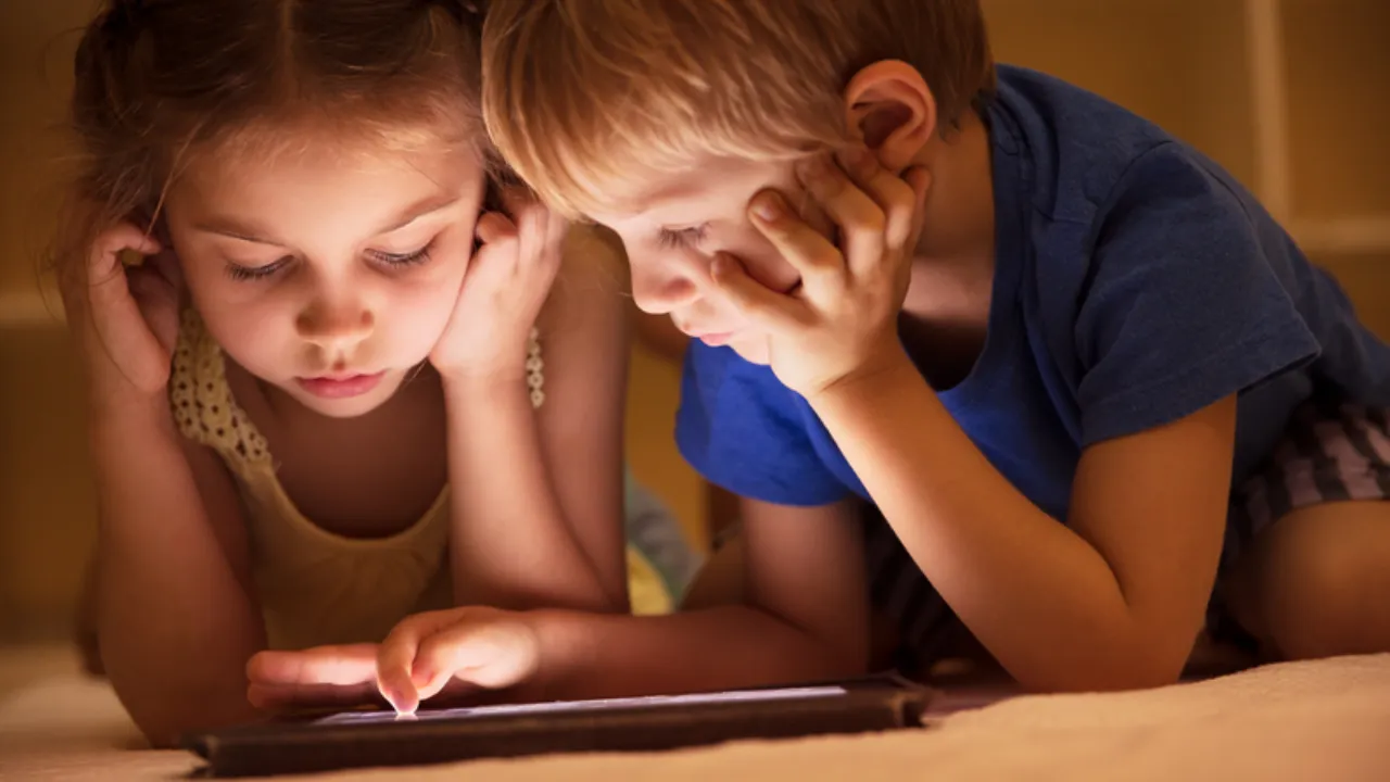 الأباء في حيرة من أمرهم قلقون من وقوع أبنائم في فخ أحتيال الانترنت و فشلهم في مراقبة أبنائهم