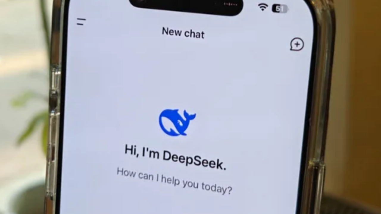  أموال حقيقية وهواتف آيفون وأجهزة تلفزيون لجذب مستخدمي الذكاء الاصطناعي في الصين