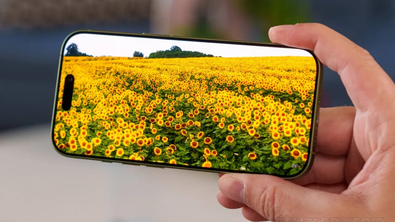 صدمة لعشاق آبل شاشة iPhone 18 قد تكون أضعف من السابق